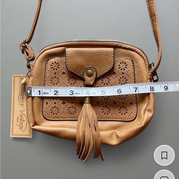 Revive VTG Vegan Faux Leather Small Crossbody Bag Tan Color, New.
Style 30-02385 - Picture 6 of 8